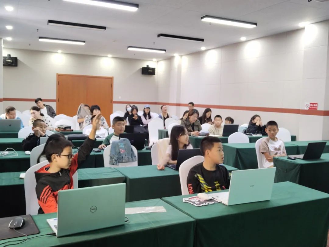 必一体育官网下载国内首个！OpenHarmony少儿编程课程在北京正式开课(图2)